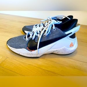 Nike Boys Freak Basketball Shoes